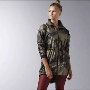 $110 Reebok Studio Cardio Running Windbreaker Jacket Metallic Gold Black M